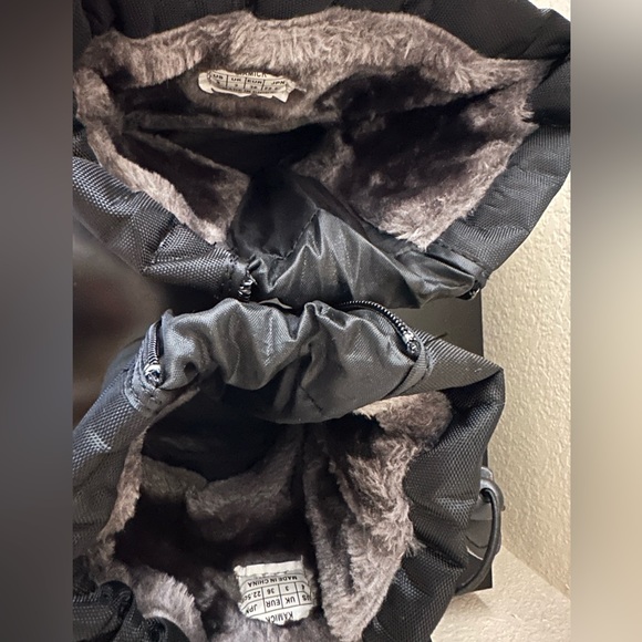 Kids’ Dream Pairs Waterproof Winter Snow Boots | Size 4 - Picture 6 of 8